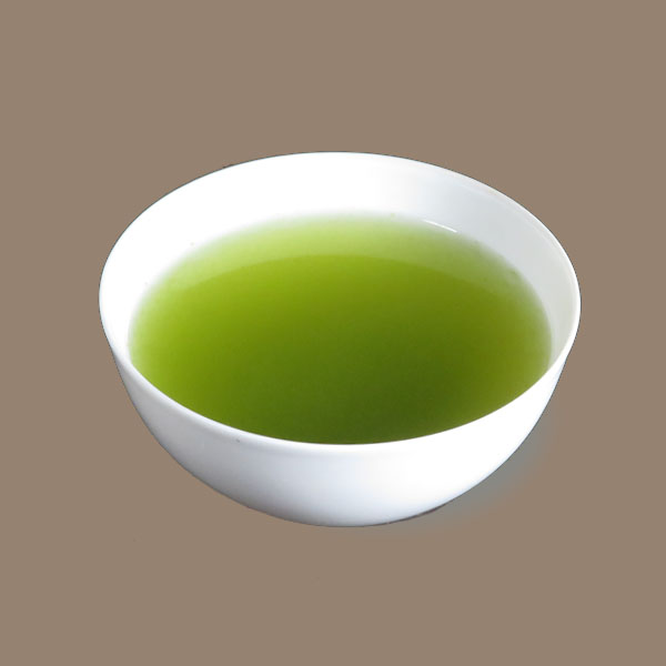 かぶせ茶の畑と茶葉