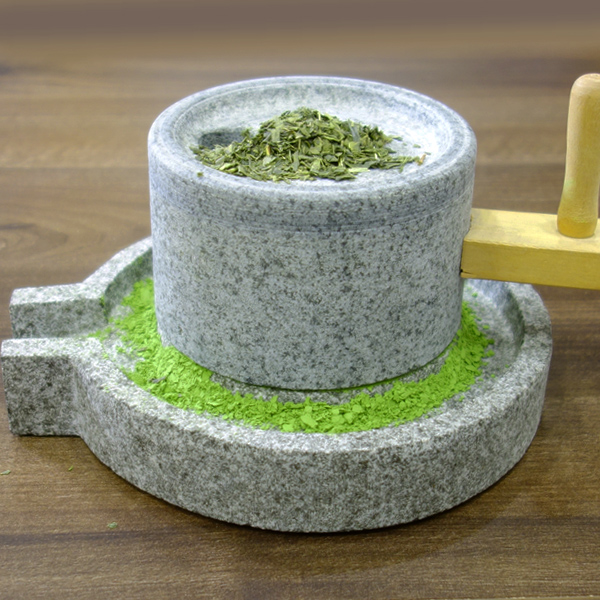 抹茶を碾く石臼